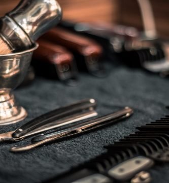 Afeitadora tipo peinilla de hojilla desechable